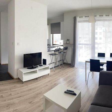 Apartament Obrzezna Airport Apartment วอร์ซอ ภายนอก รูปภาพ
